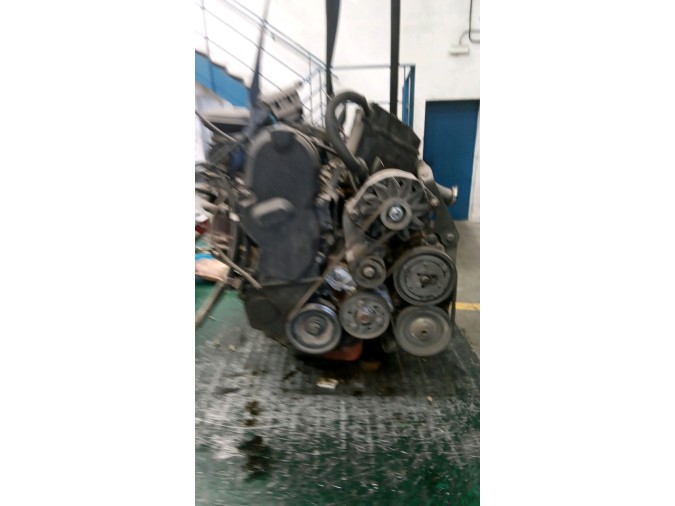 MOTOR CON ACCESORIOS SIN CAJA DE CAMBIOS RENAULT 19 1992