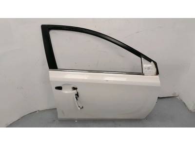 PUERTA DELANTERA DERECHA TOYOTA AURIS BLANCA 2015
