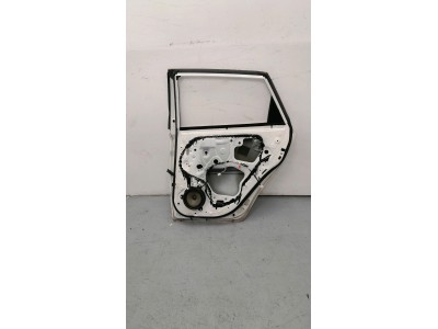 PUERTA TRASERA DERECHA TOYOTA AURIS 2015