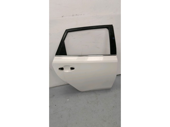 PUERTA TRASERA DERECHA TOYOTA AURIS 2015