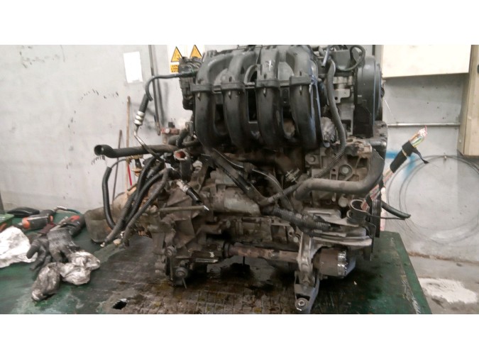 MOTOR CON ACCESORIOS Y CAJA DE CAMBIOS PEUGEOT 206 2005