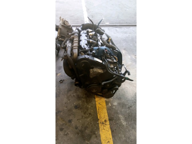 MOTOR CON ACCESORIOS SIN CAJA DE CAMBIOS CITROEN C5 2002