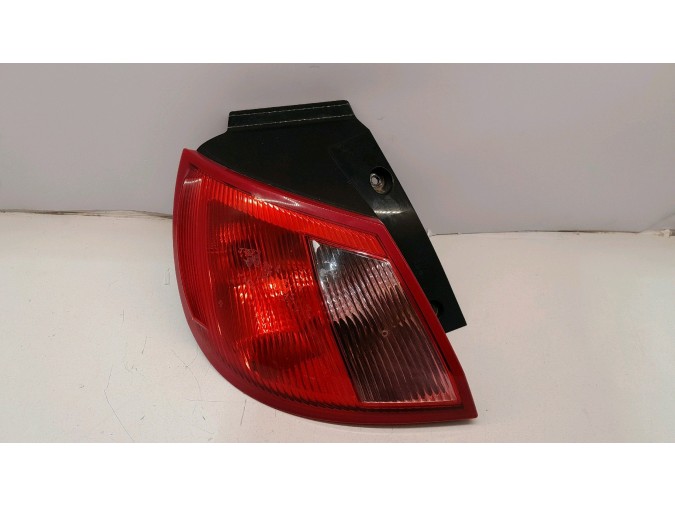 PILOTO TRASERO IZQUIERDO MITSUBISHI COLT 2008