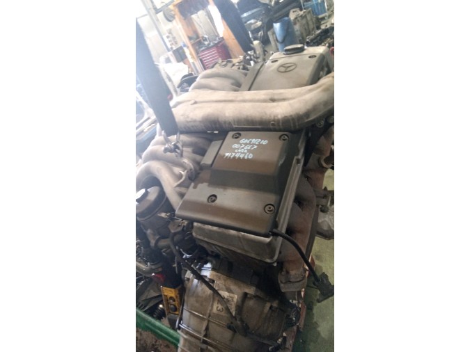 MOTOR CON ACCESORIOS Y CAJA DE CAMBIOS MERCEDES E 300 D 1996