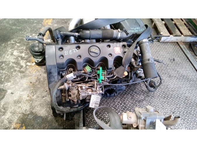 MOTOR CON ACCESORIOS Y CAJA DE CAMBIOS CITROEN SAXO 2003