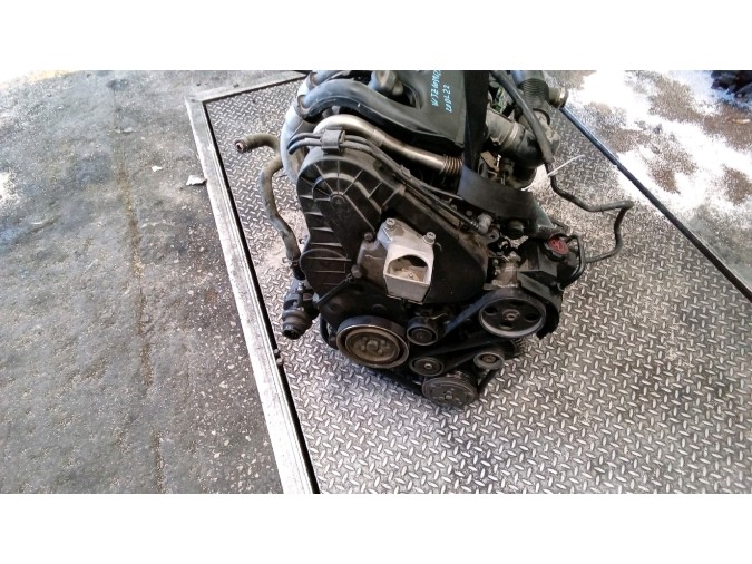 MOTOR CON ACCESORIOS Y CAJA DE CAMBIOS PEUGEOT 206 1999