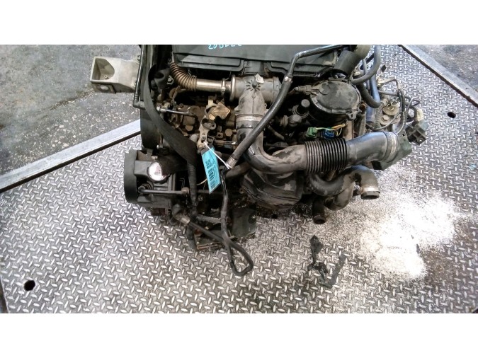 MOTOR CON ACCESORIOS Y CAJA DE CAMBIOS PEUGEOT 206 1999