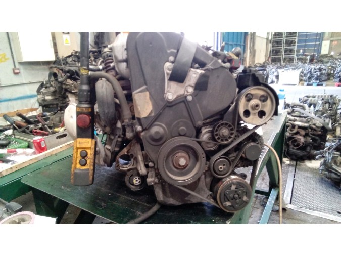 MOTOR CON ACCESORIOS Y CAJA DE CAMBIOS PEUGEOT 206 2003
