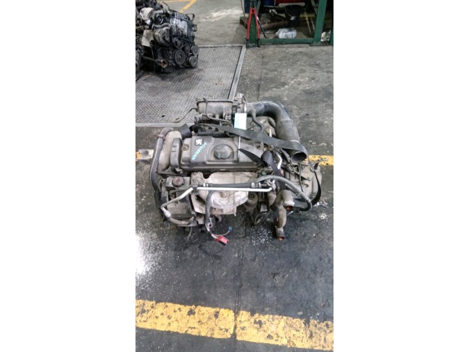 MOTOR CON ACCESORIOS Y CAJA DE CAMBIOS PEUGEOT 206 2001