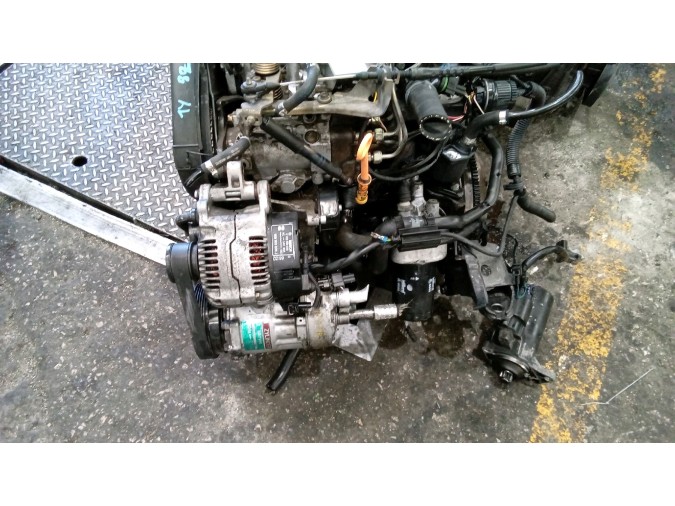 MOTOR CON ACCESORIOS SIN CAJA DE CAMBIOS SEAT IBIZA 1999