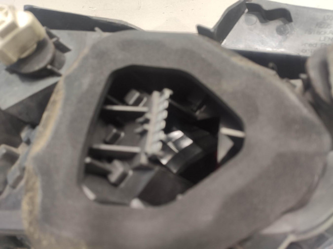 PILOTO TRASERO DERECHO OPEL CORSA 2011