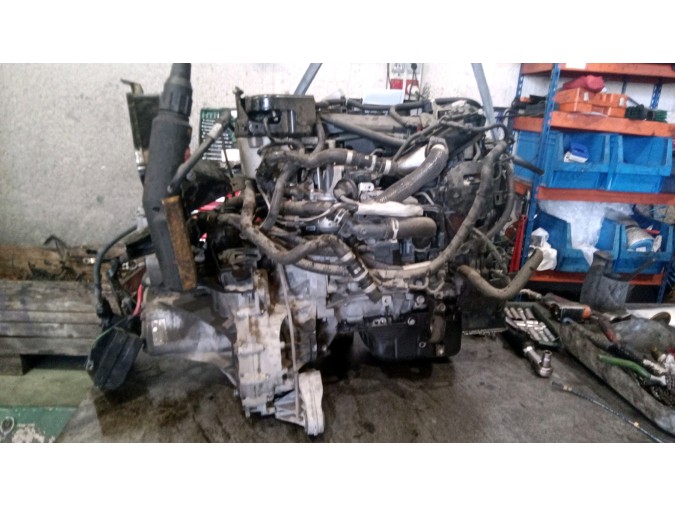 MOTOR CON ACCESORIOS Y CAJA DE CAMBIOS VOLVO V40 2013