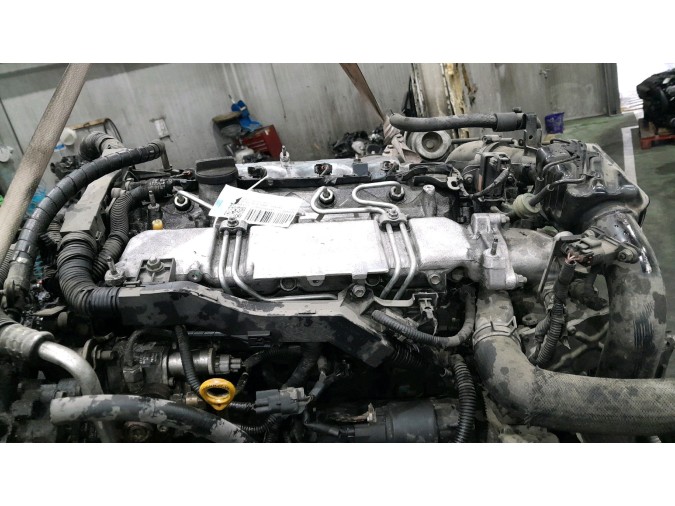 MOTOR CON ACCESORIOS Y CAJA DE CAMBIOS TOYOTA AVENSIS