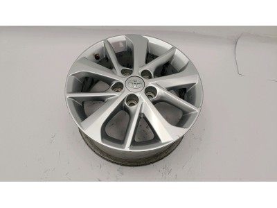 LLANTA SO TOYOTA AURIS 2015