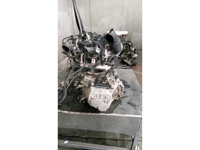 MOTOR CON ACCESORIOS Y CAJA DE CAMBIOS HYUNDAI I30 2010