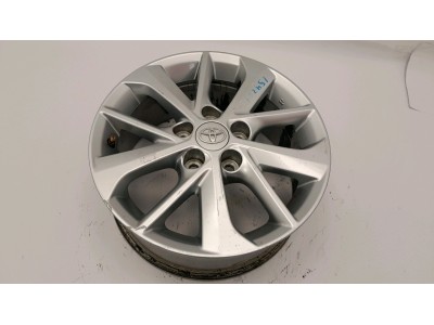 LLANTA SO TOYOTA AURIS 2015