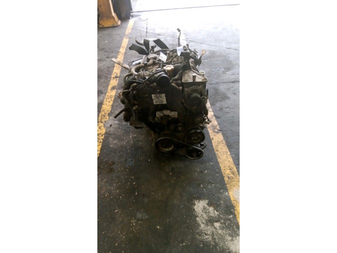 MOTOR CON ACCESORIOS Y CAJA DE CAMBIOS CHRYSLER VOYAGER I