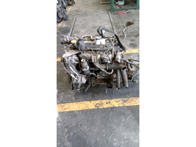 MOTOR CON ACCESORIOS Y CAJA DE CAMBIOS CHRYSLER VOYAGER I