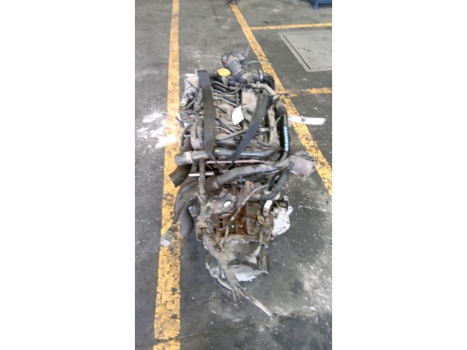 MOTOR CON ACCESORIOS Y CAJA DE CAMBIOS CHRYSLER VOYAGER I