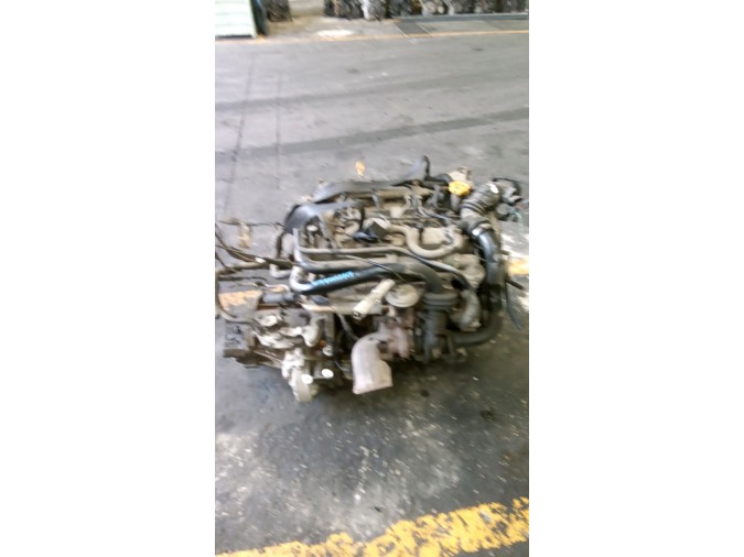 MOTOR CON ACCESORIOS Y CAJA DE CAMBIOS CHRYSLER VOYAGER I