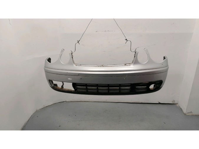 PARAGOLPES DELANTERO VOLKSWAGEN POLO GRIS 2002