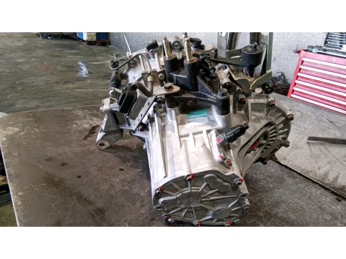 CAJA CAMBIOS KIA CARNIVAL 2003