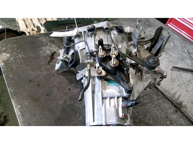 CAJA CAMBIOS KIA CARNIVAL 2003