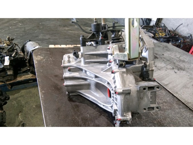 CAJA CAMBIOS KIA CARNIVAL 2003