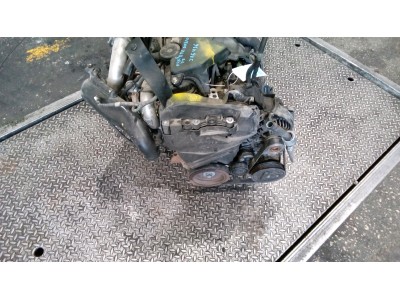 MOTOR CON ACCESORIOS Y CAJA DE CAMBIOS DACIA SANDERO