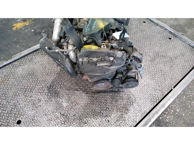 MOTOR CON ACCESORIOS Y CAJA DE CAMBIOS DACIA SANDERO