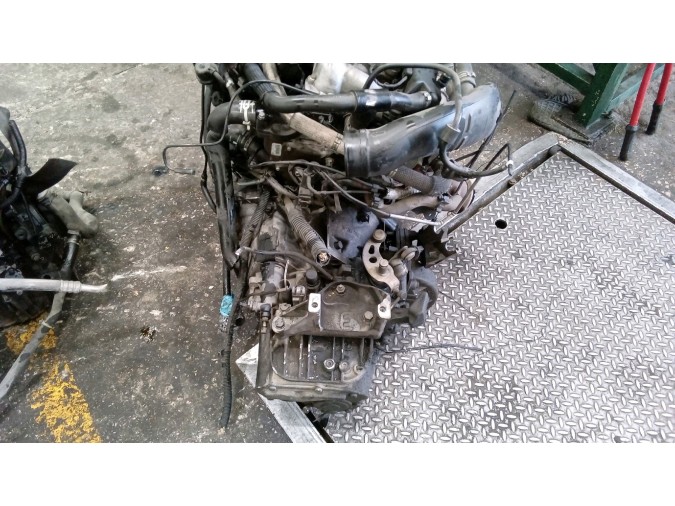 MOTOR CON ACCESORIOS Y CAJA DE CAMBIOS CITROEN C5 2004