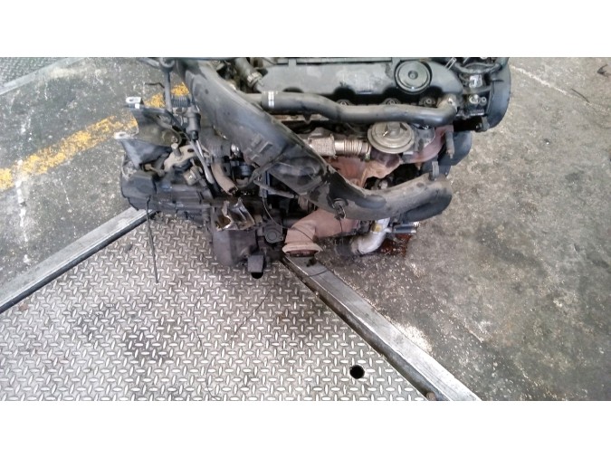 MOTOR CON ACCESORIOS Y CAJA DE CAMBIOS CITROEN C5 2004