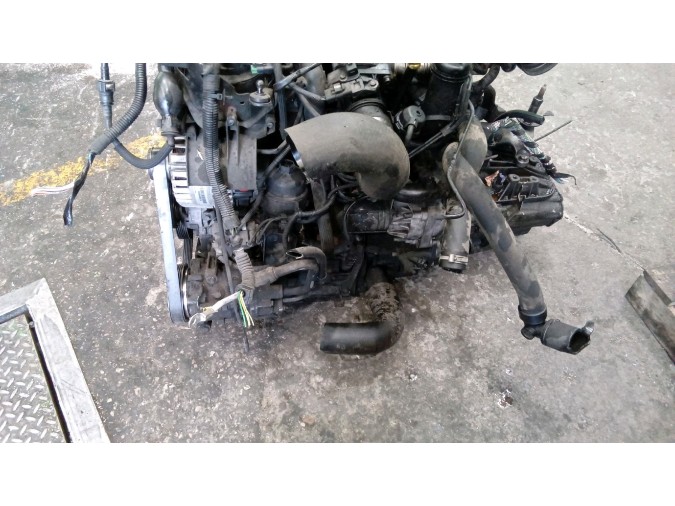 MOTOR CON ACCESORIOS SIN CAJA DE CAMBIOS CITROEN C8 2007