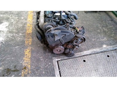 MOTOR CON ACCESORIOS SIN CAJA DE CAMBIOS PEUGEOT 206 2000