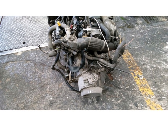 MOTOR CON ACCESORIOS SIN CAJA DE CAMBIOS PEUGEOT 206 2000