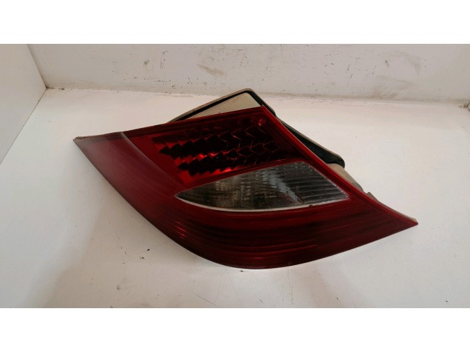 PILOTO TRASERO IZQUIERDO MERCEDES CLS 500 2004