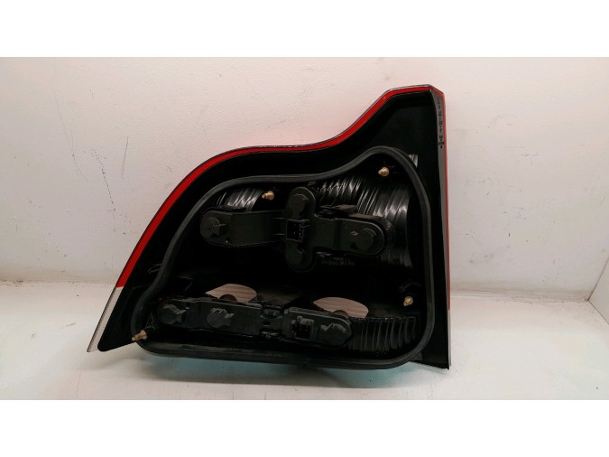 PILOTO TRASERO DERECHO VOLVO S60 2001