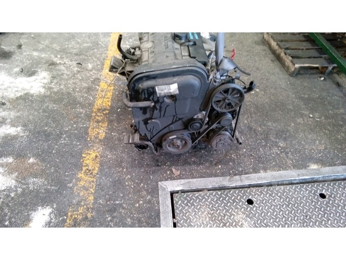 MOTOR CON ACCESORIOS Y CAJA DE CAMBIOS VOLVO S60 2001