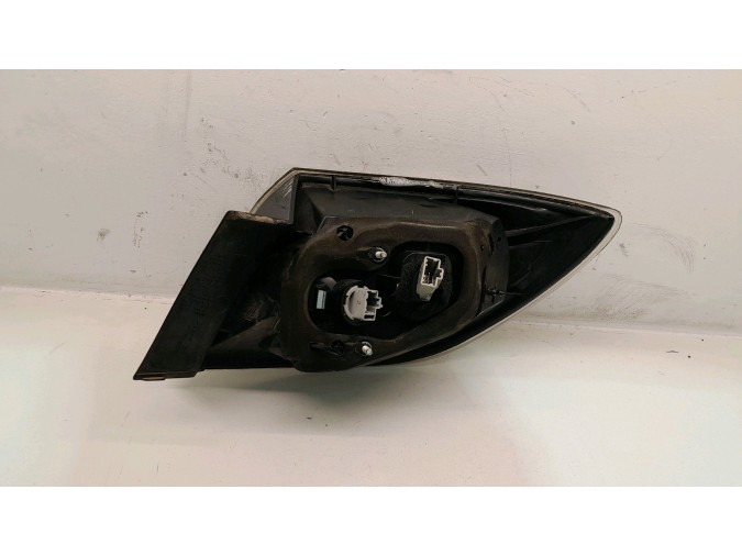 PILOTO TRASERO IZQUIERDO MAZDA 3 2005