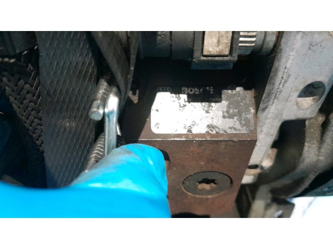 MOTOR CON ACCESORIOS SIN CAJA DE CAMBIOS MAZDA 3 2005
