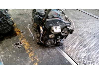 MOTOR CON ACCESORIOS SIN CAJA DE CAMBIOS PEUGEOT 206 2001