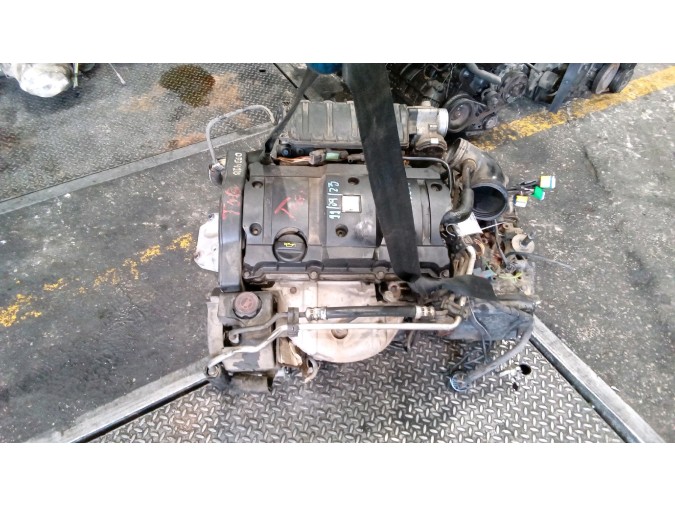 MOTOR CON ACCESORIOS SIN CAJA DE CAMBIOS PEUGEOT 206 2001