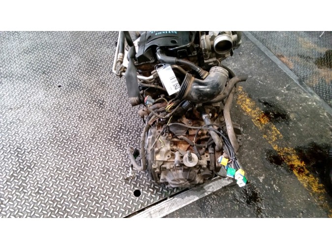MOTOR CON ACCESORIOS SIN CAJA DE CAMBIOS PEUGEOT 206 2001