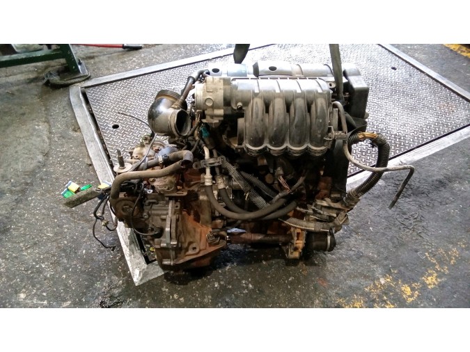 MOTOR CON ACCESORIOS SIN CAJA DE CAMBIOS PEUGEOT 206 2001