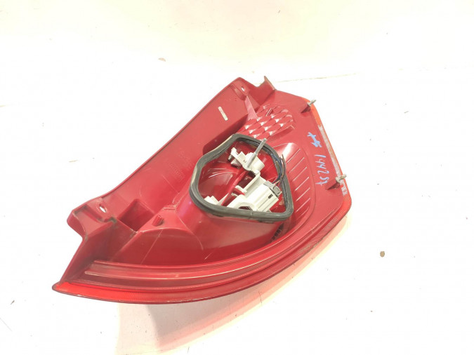 PILOTO TRASERO IZQUIERDO FORD FIESTA 2010