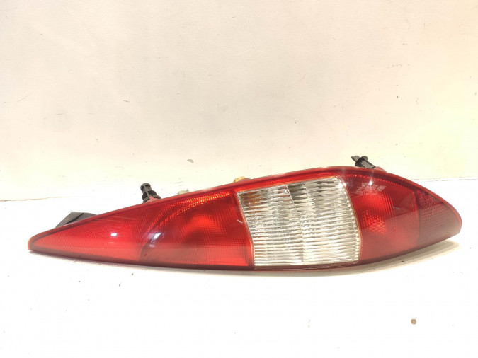 PILOTO TRASERO DERECHO FORD MONDEO 2005