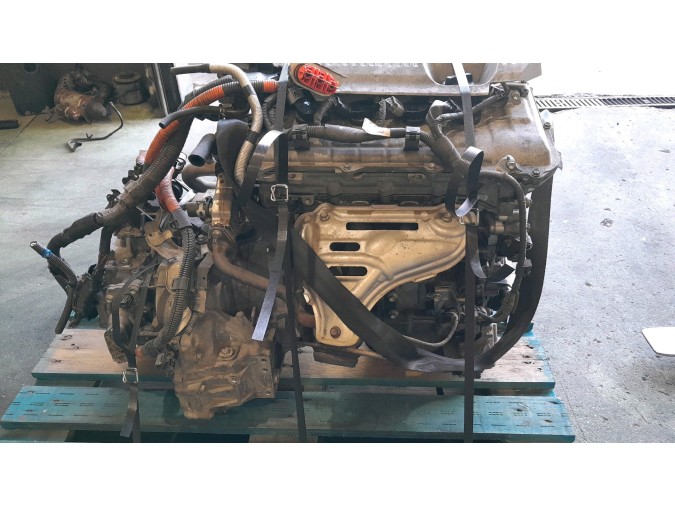 MOTOR CON ACCESORIOS Y CAJA DE CAMBIOS TOYOTA AURIS 2013