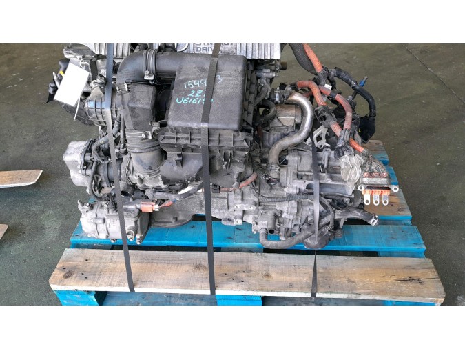 MOTOR CON ACCESORIOS Y CAJA DE CAMBIOS TOYOTA AURIS 2013