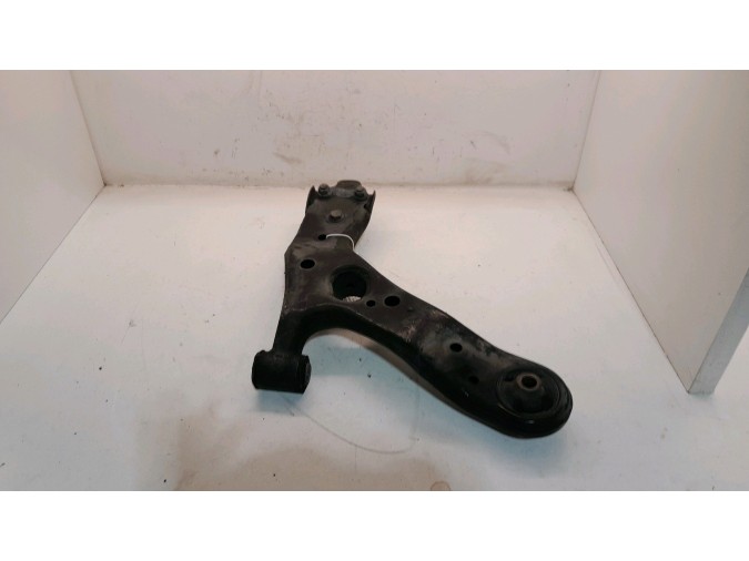 BRAZO SUSPENSION INFERIOR DELANTERO IZQUIERDO TOYOTA AURIS 2013