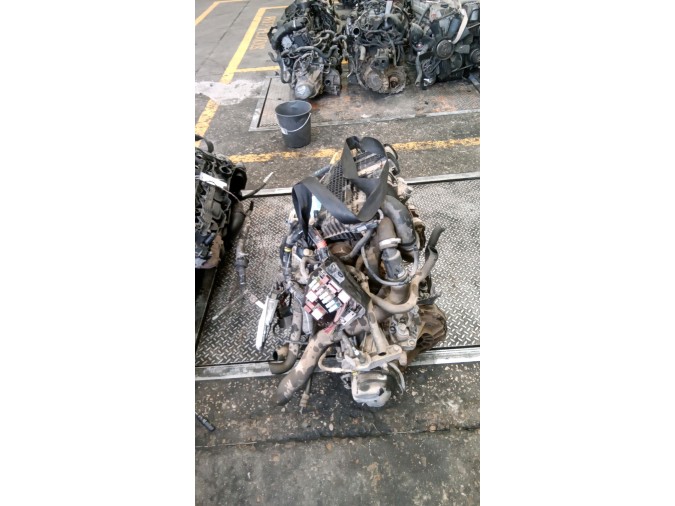 MOTOR CON ACCESORIOS Y CAJA DE CAMBIOS DACIA LOGAN 2006